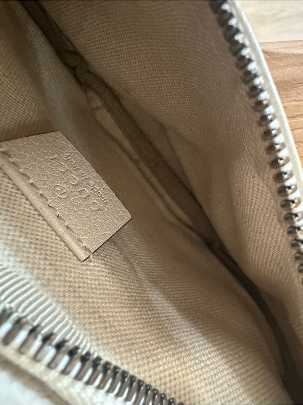 GUCCI White Leather Belt Bag - Picture 3 of 5